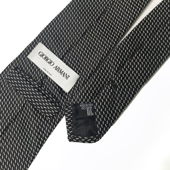 Excellent Giorgio Armani Tie 100% Silk, Made In Italy, Black and White Pattern - Picture 8 of 13